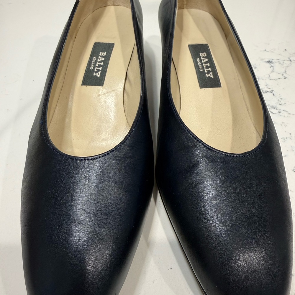 NWOT Bally Vasano Navy‎ Calf Leather Women’s Block Pump Heels France Luxury
